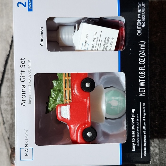 MAINSTAYS PLUG-IN SWIVEL DIFFUSER AROMA GIFT SETS RED TRUCK & PINE TREES - Picture 2 of 13
